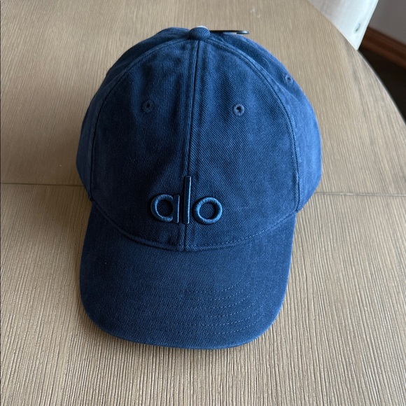 ALO Yoga Accessories - NWT ALO Yoga Vintage Navy Washed Off-Duty hat